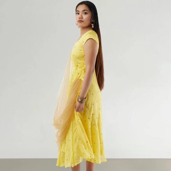 Yellow Banarasi Georgette Dress with Net Dupatta | Muvvas Boutique - Picture 4 of 5
